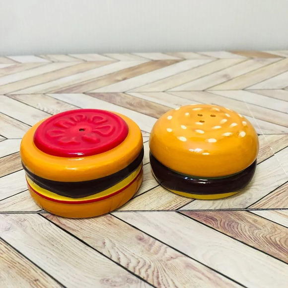 Other - Hamburger & Cheeseburger Salt & Pepper Shakers Novelty